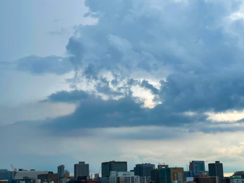 雲行きが怪しい